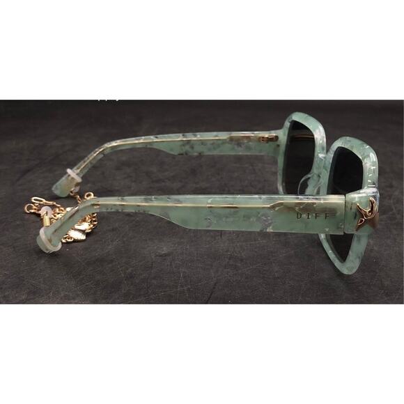 DIFF Eyewear x ARIEL Green Pearl Lavender Gradient Polarized Sunglasses w/ Chain - Picture 3 of 8